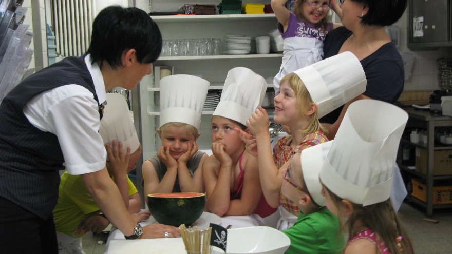 Serviceleiterin Anke Süße & 1000 Kinderfragen